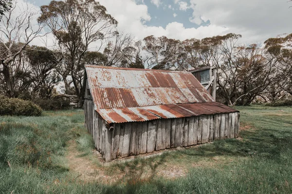 Avustralya 'da Falls Creek yakınlarında Wallace Hut