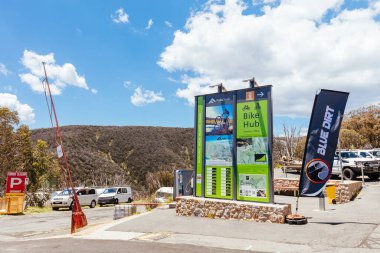 Yazın Avustralya 'da Falls Creek Köyü