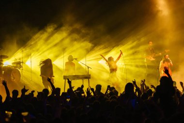 MELBOURNE, AUSTRALIA - 28 Mayıs: Avustralyalı müzik grubu Holy Holy 28 Mayıs 2022 tarihinde Melbourne, Avustralya 'daki The Forum Theatre' da 