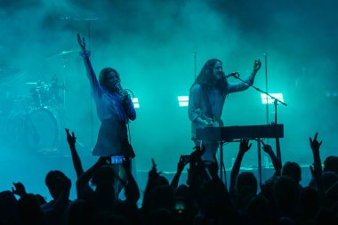 MELBOURNE, AUSTRALIA - 28 Mayıs: Avustralyalı müzik grubu Holy Holy 28 Mayıs 2022 tarihinde Melbourne, Avustralya 'daki The Forum Theatre' da 