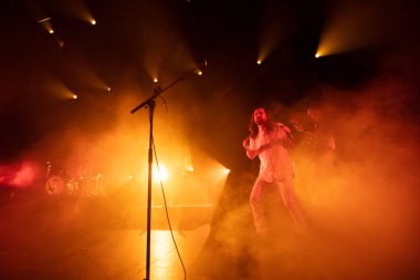 MELBOURNE, AUSTRALIA - 28 Mayıs: Avustralyalı müzik grubu Holy Holy 28 Mayıs 2022 tarihinde Melbourne, Avustralya 'daki The Forum Theatre' da 