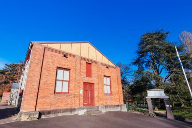 Malmsbury, Avustralya - 19 Haziran 2022: Victoria, Avustralya 'da güneşli bir kış sabahı Malmsbury Belediye Binası