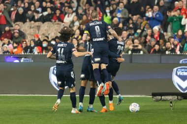 MELBOURNE, AUSTRALIA - 15 Temmuz 2022 tarihinde MCG 'de oynanan sezon öncesi dostluk maçında Melbourne Victory' den Chris Ikonomidis Manchester United 'a karşı gol attı.