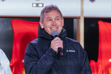 MELBOURNE, AUSTRALIA - 16 Temmuz: Manchester United eski kaptanı Bryan Robson, 16 Temmuz 2022 tarihinde Melbourne 'deki Federasyon Meydanı' nda düzenlenen bir tanıtım kiti tanıtımında
