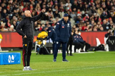 MELBOURNE, AUSTRALIA - 15 Temmuz 2022 'de MCG' de oynanan sezon öncesi dostluk maçında Melbourne Victory Manchester United 'la oynarken Erik on Hag komutanlık yaptı.