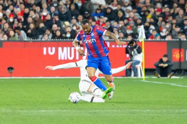 MELBOURNE, AUSTRALIA - 19 Temmuz: Manchester United takımından Scott McTominay, 19 Temmuz 2022 tarihinde MCG 'de oynanan sezon öncesi arkadaşça futbol karşılaşmasında Crystal Palace takımından Jordan Ayew' i yendi.