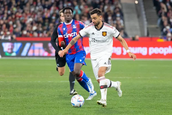 MELBOURNE, AUSTRALIA - 19 Temmuz: Manchester United takımından Bruno Fernandes, 19 Temmuz 2022 tarihinde MCG 'de oynanan sezon öncesi dostluk maçında Crystal Palace' a karşı oynadı.