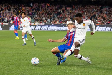 MELBOURNE, AUSTRALIA - 19 Temmuz 2022 'de MCG' de oynanan sezon öncesi dostluk maçında Crystal Palace 'dan Daniel Quick, Manchester United' dan Anthony Elanga 'ya karşı oynadı.