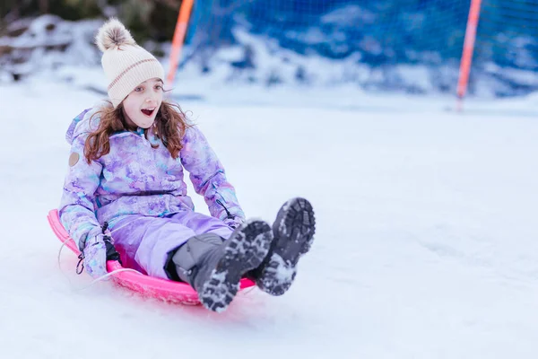 Young Girl Tobogganing Lake Mountain Clear Sunny Day Victoria Australia — Stock fotografie