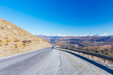 The view over Queenstown and Lake Hayes from the Remarkables on a sunny spring day in New Zealand