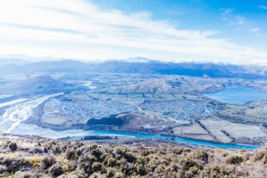 The view over Queenstown and Lake Hayes from the Remarkables on a sunny spring day in New Zealand
