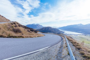 The view over Queenstown and Lake Hayes from the Remarkables on a sunny spring day in New Zealand