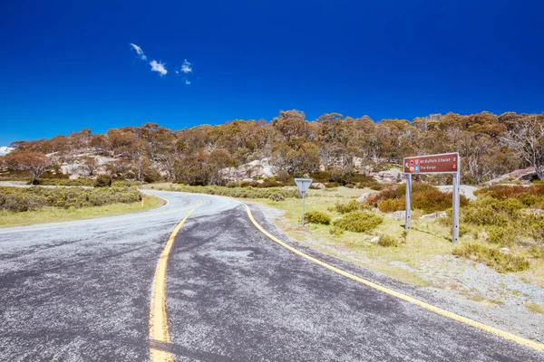 Tuckerbox Corner Intersection Buffalo Summers Afternoon Victorian Alps Australia — Stockfoto