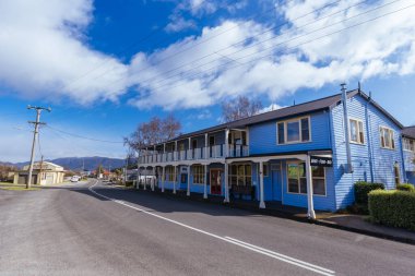 MOLE CREEK, AUSTRALYA - 12 Eylül 2022: Meander Vadisi, Tazmanya, Avustralya 'da soğuk bir bahar gününde Köstebek Deresi kırsalında