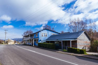 MOLE CREEK, AUSTRALYA - 12 Eylül 2022: Meander Vadisi, Tazmanya, Avustralya 'da soğuk bir bahar gününde Köstebek Deresi kırsalında