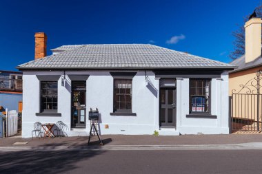 HOBART, AUSTRALIA - 13 Eylül 2022: Battery Point Hampden Bulvarı 'ndaki Hobart, Tazmanya, Avustralya' da bir banliyö. Dönek sokakları ve sömürge mimarisi ile ünlüdür.