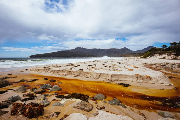 Wineglass Bay Beach Its Orange Lichen Rocks Rough Day Freycinet — Stock Photo, Image