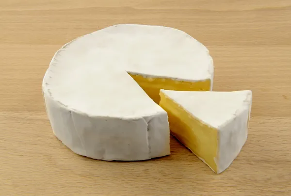 法国布里乳酪和卡门乳酪 — 图库照片