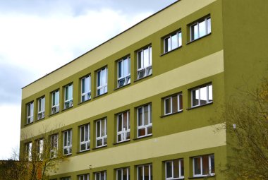 büyük kat mülkiyeti apartman. gökdelen bina konut.