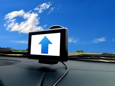 gps sistemi üzerindeki mavi ileri oku