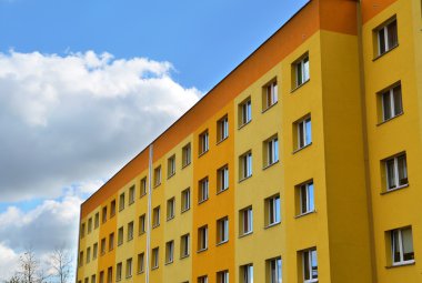 büyük kat mülkiyeti apartman. gökdelen bina konut.