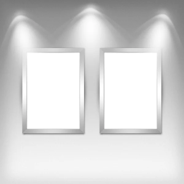 bir duvarda iki boş çerçeve