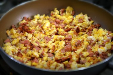 bir tavada pişirme pişmiş yumurta