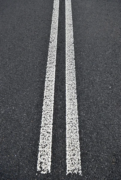 Girare a destra freccia simbolo del traffico su strada — Foto Stock