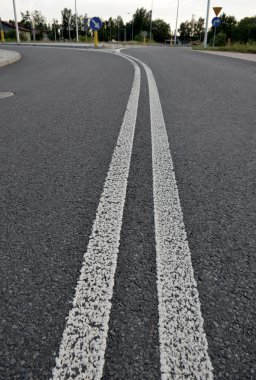 asfalt yol ile beyaz Çift düz çizgi. ulaşım backgr