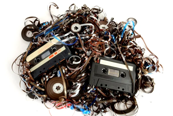 Cassettes en tape op wit — Stockfoto