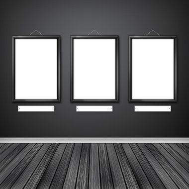 bir duvarda üç boş çerçeve