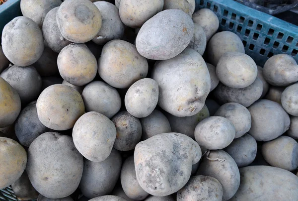 Aardappelen rauwe groenten voedsel op de boerenmarkt te koop. backgro — Stockfoto