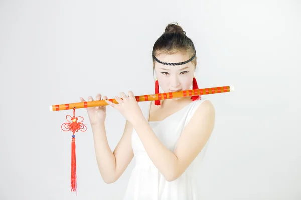 China beauty in blowing the flute — Stock Photo, Image