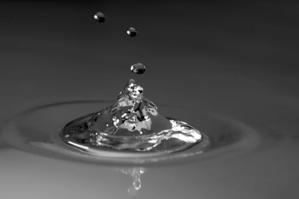 Caída de gota de agua —  Fotos de Stock