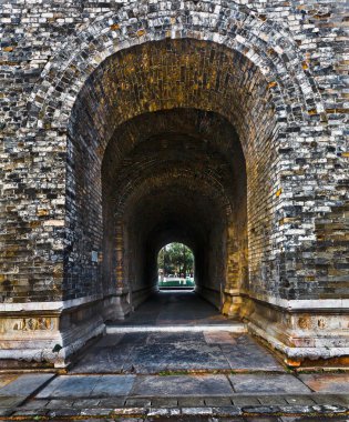 ???? Antik kentin duvar kapı