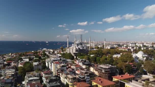 Türkiye 'nin İstanbul kentindeki Mavi Cami' de hava manzarası — Stok video