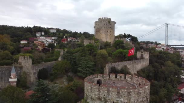 Вид с воздуха на крепость Румели Хисари Турция, Стамбул — стоковое видео