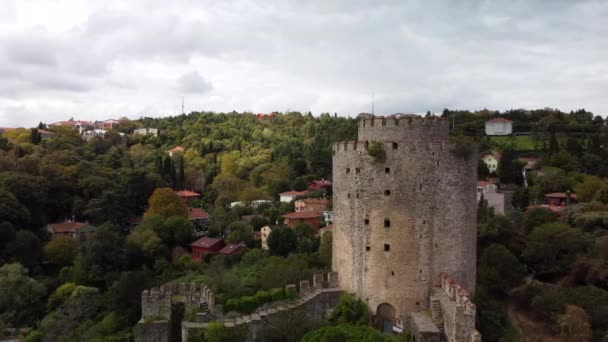 Vista aérea de la fortaleza Rumeli Hisari Turquía, Estambul — Vídeos de Stock