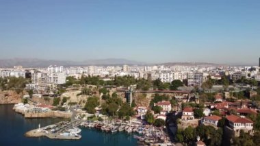 Antalya marinası ve eski kasabanın hava manzarası