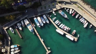 Antalya marinası ve eski kasabanın hava manzarası