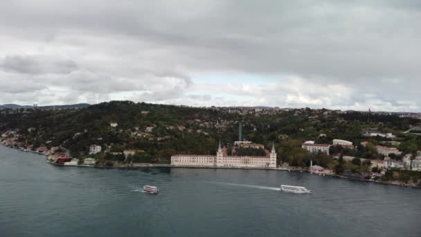 Luftaufnahme eines alten Gebäudes der Militärakademie, Istanbul, Türkei — Stockvideo