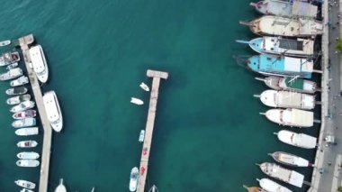 Antalya marinası ve eski kasabanın hava manzarası