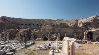 Tarafta, Türkiye ve Türkiye 'de antik sütun manzarası