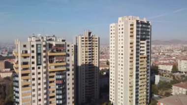 Ankara 'da Dikmen Vadisi Parkı yakınlarındaki binaların hava manzarası