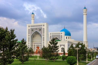 Küçük - Özbekistan, Taşkent 'in merkezindeki beyaz cami