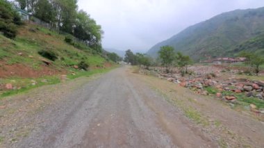 Parkent kenti yakınlarındaki dağlar, Özbekistan