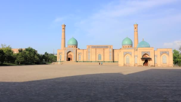 Hazrati Imam antiguo complejo en Taskent, Uzbekistán — Vídeos de Stock