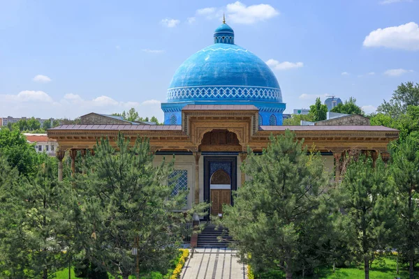 Lugar turístico en el centro de Taskent, parque de víctimas de la represión — Foto de Stock