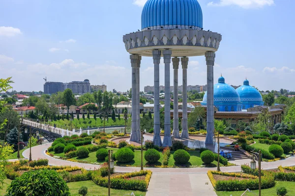 Luogo turistico nel centro di Tashkent, parco delle vittime della repressione Foto Stock Royalty Free