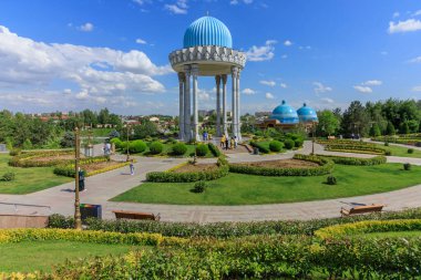 Taşkent 'in merkezinde turistik bir yer, anıt kompleksi ve baskı mağdurları parkı. Yüksek kalite fotoğraf
